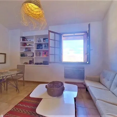 Rare Bel Avec Terrasse Apartment